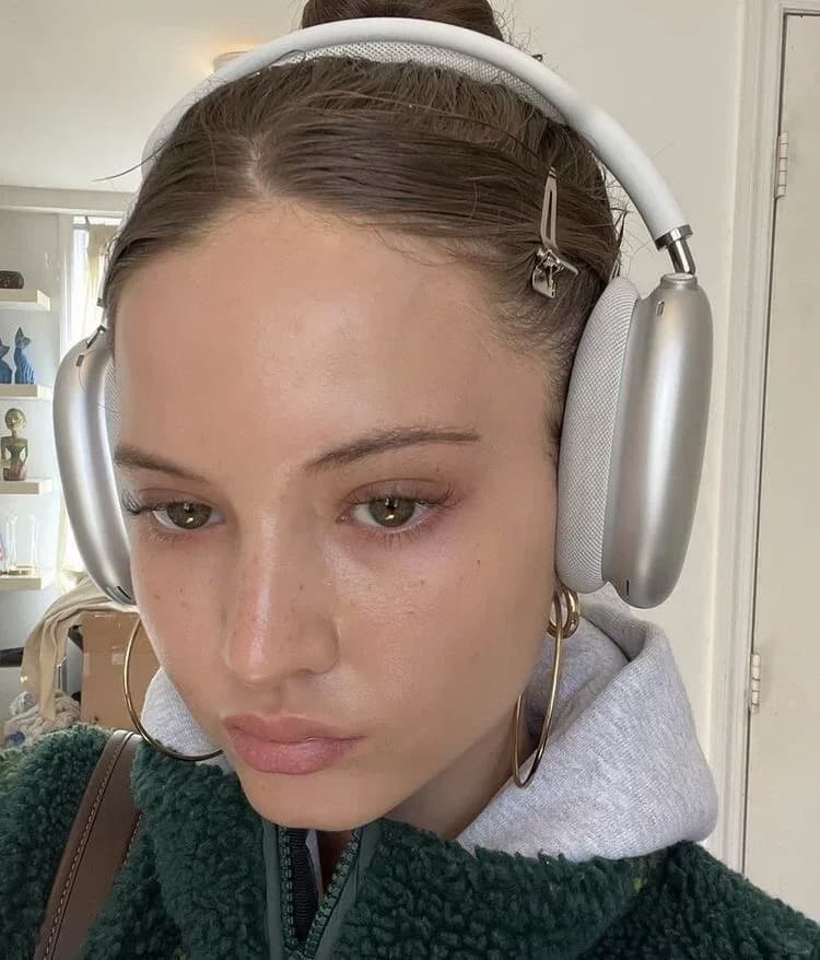 Headphone selfie profile picture style reference